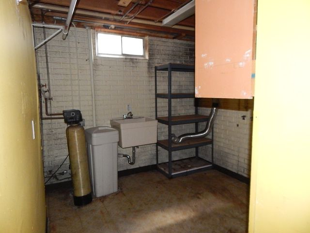 513 S 7th Street, Eldridge, IA 52748