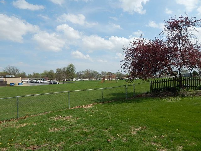 513 S 7th Street, Eldridge, IA 52748