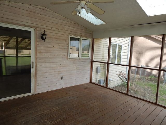 513 S 7th Street, Eldridge, IA 52748