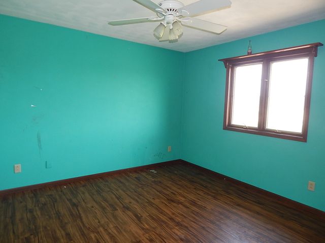513 S 7th Street, Eldridge, IA 52748