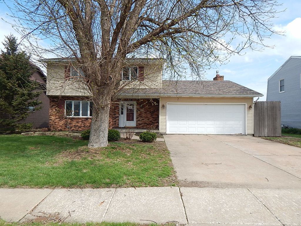 513 S 7th Street, Eldridge, IA 52748