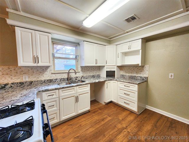 16809 W 790 Road, Tahlequah, OK 74464