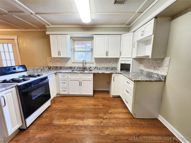 16809 W 790 Road, Tahlequah, OK 74464