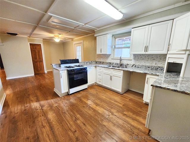 16809 W 790 Road, Tahlequah, OK 74464