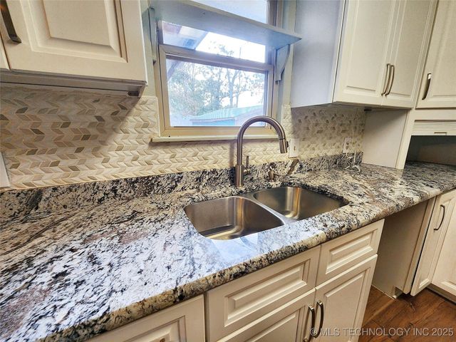 16809 W 790 Road, Tahlequah, OK 74464