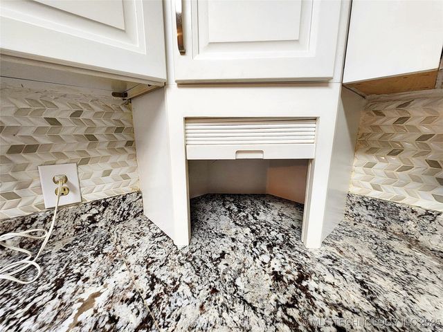 16809 W 790 Road, Tahlequah, OK 74464