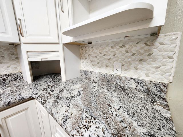 16809 W 790 Road, Tahlequah, OK 74464