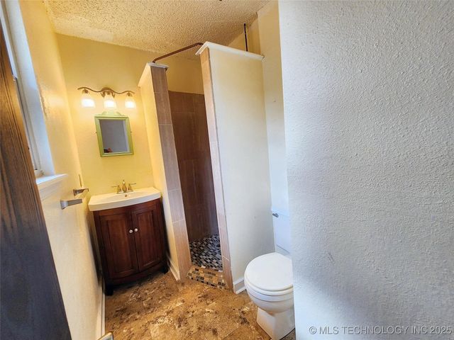 16809 W 790 Road, Tahlequah, OK 74464