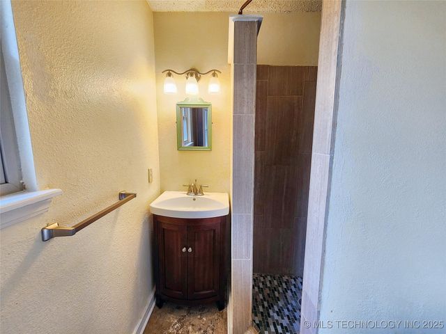 16809 W 790 Road, Tahlequah, OK 74464