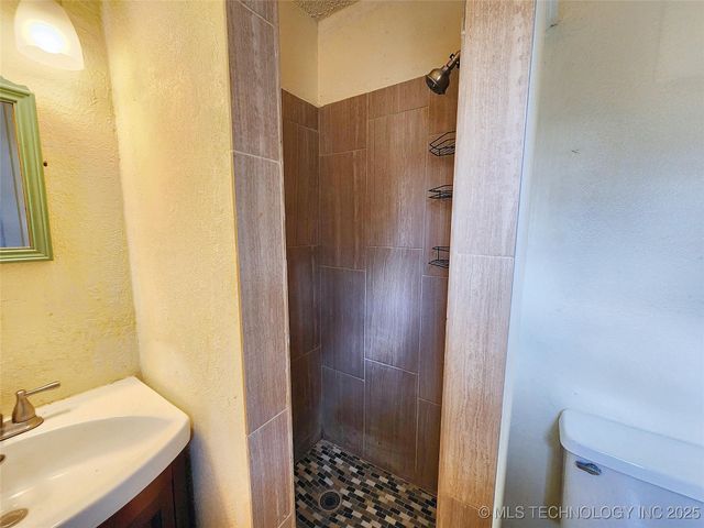 16809 W 790 Road, Tahlequah, OK 74464