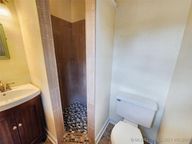 16809 W 790 Road, Tahlequah, OK 74464