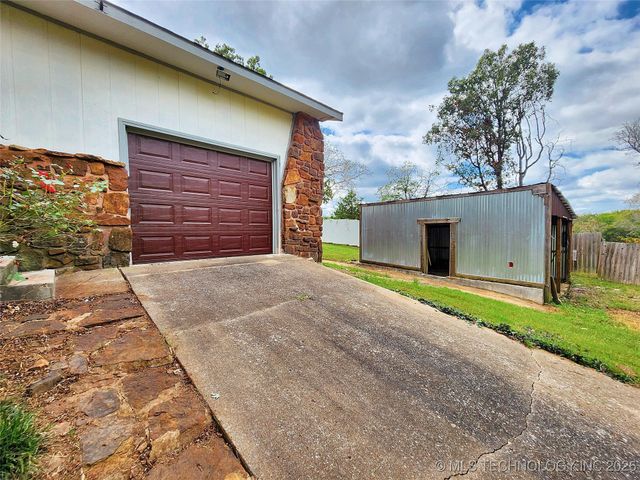 16809 W 790 Road, Tahlequah, OK 74464