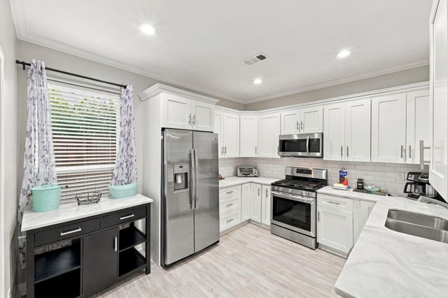 2205 30th Street, Galveston, TX 77550