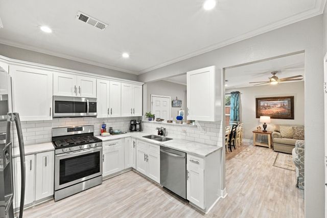 2205 30th Street, Galveston, TX 77550