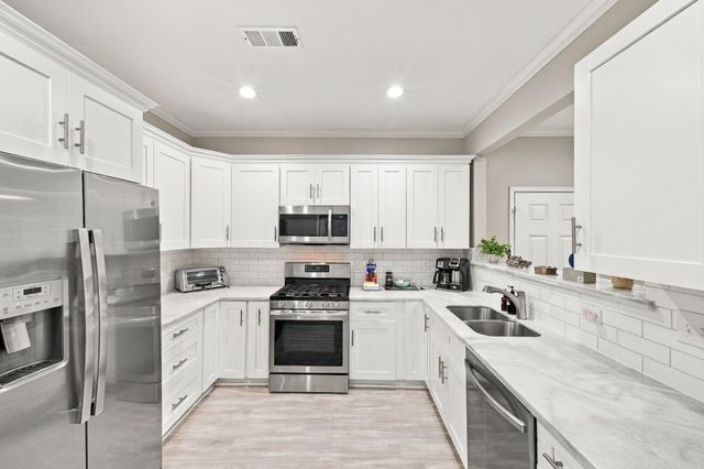 2205 30th Street, Galveston, TX 77550