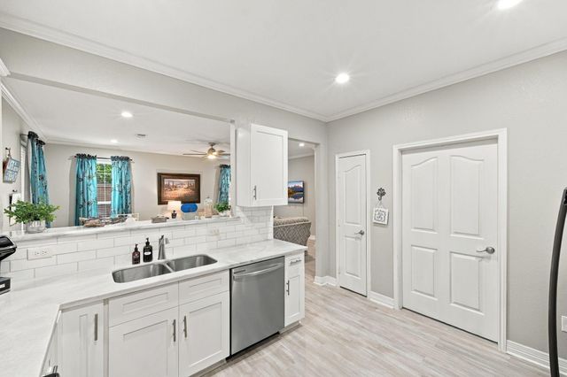 2205 30th Street, Galveston, TX 77550
