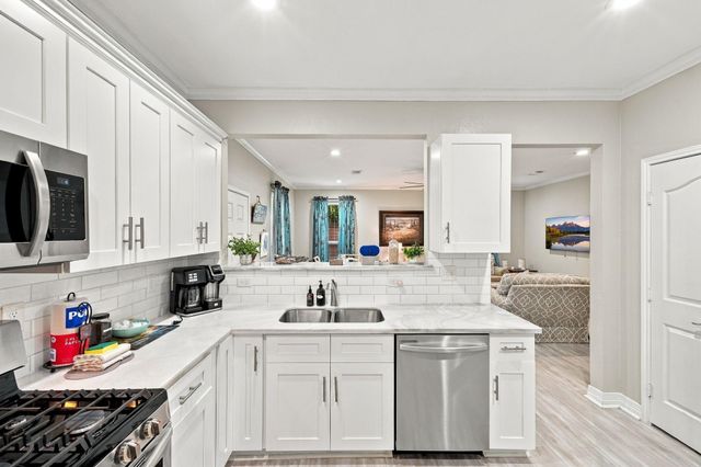 2205 30th Street, Galveston, TX 77550