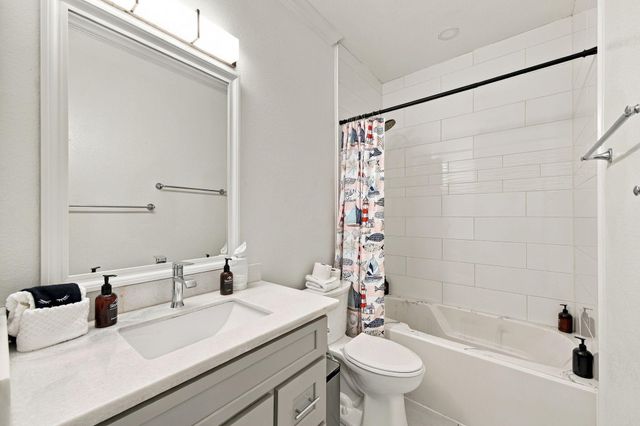 2205 30th Street, Galveston, TX 77550