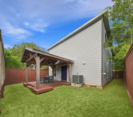 2205 30th Street, Galveston, TX 77550