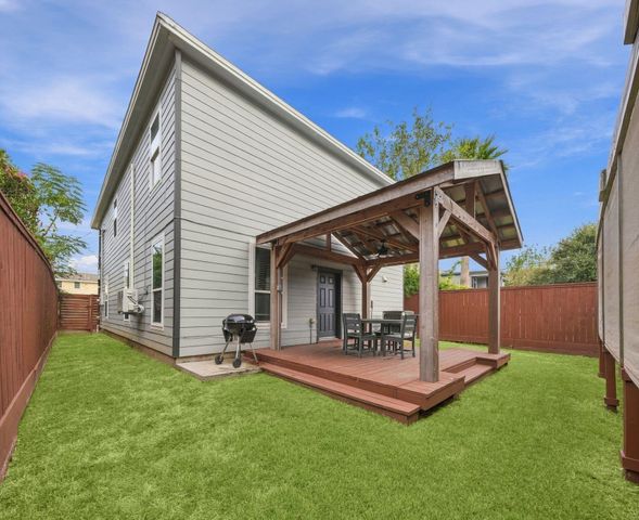 2205 30th Street, Galveston, TX 77550