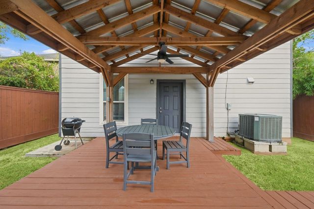 2205 30th Street, Galveston, TX 77550