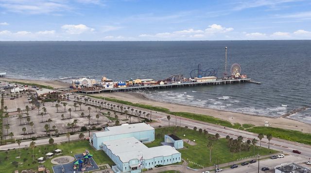 2205 30th Street, Galveston, TX 77550