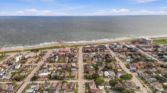 2205 30th Street, Galveston, TX 77550