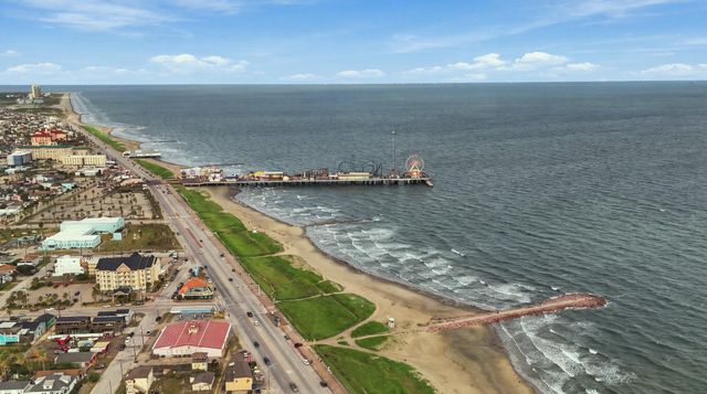 2205 30th Street, Galveston, TX 77550