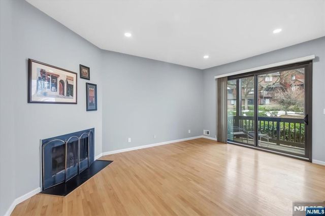 117 Sunset Key 117, Secaucus, NJ 07094