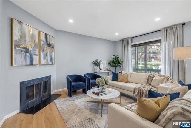 117 Sunset Key 117, Secaucus, NJ 07094