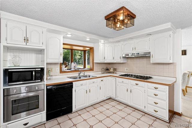 1297 Dodge Road, Amherst, NY 14068