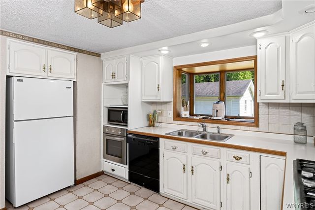 1297 Dodge Road, Amherst, NY 14068