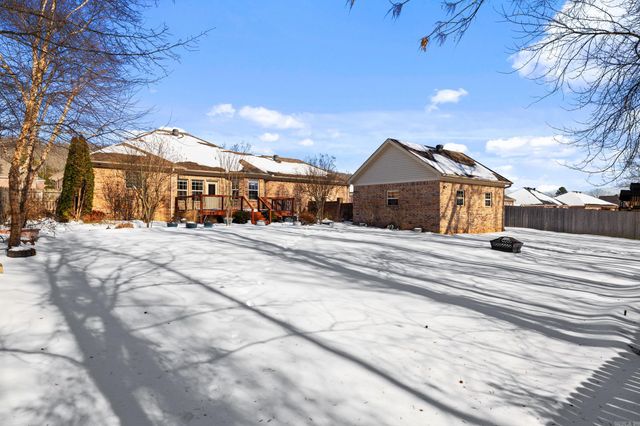 16 Lakeland Dr, Cabot, AR 72023