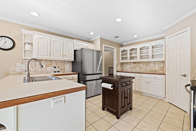 16 Lakeland Dr, Cabot, AR 72023