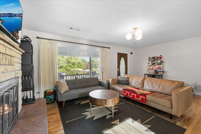 206 Girard Drive, Medford, OR 97504