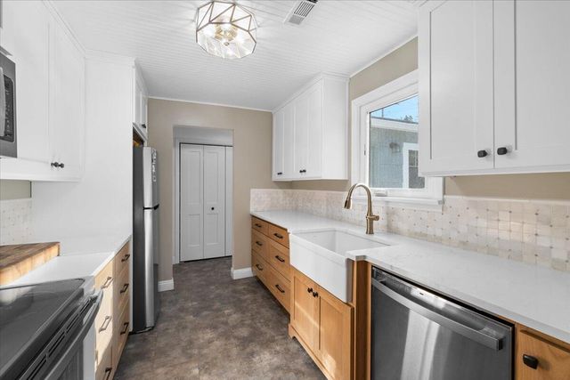 206 Girard Drive, Medford, OR 97504