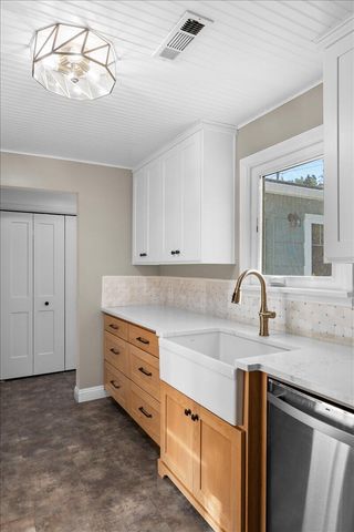 206 Girard Drive, Medford, OR 97504