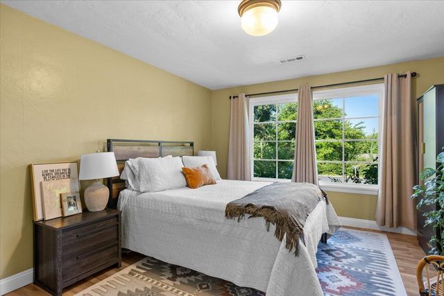 206 Girard Drive, Medford, OR 97504