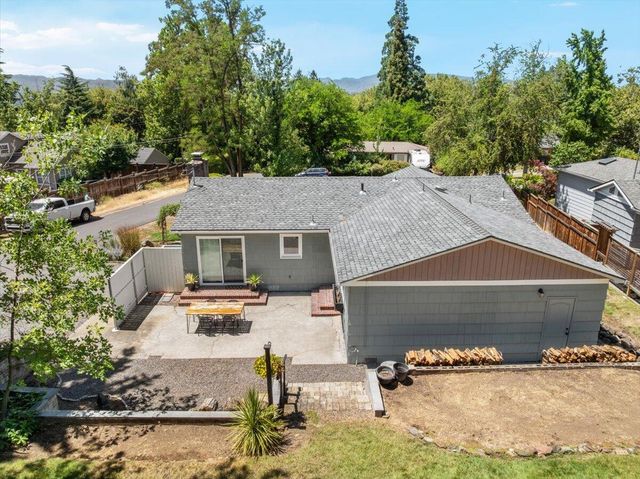 206 Girard Drive, Medford, OR 97504