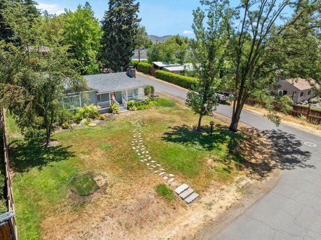 206 Girard Drive, Medford, OR 97504