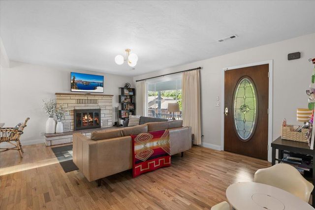 206 Girard Drive, Medford, OR 97504