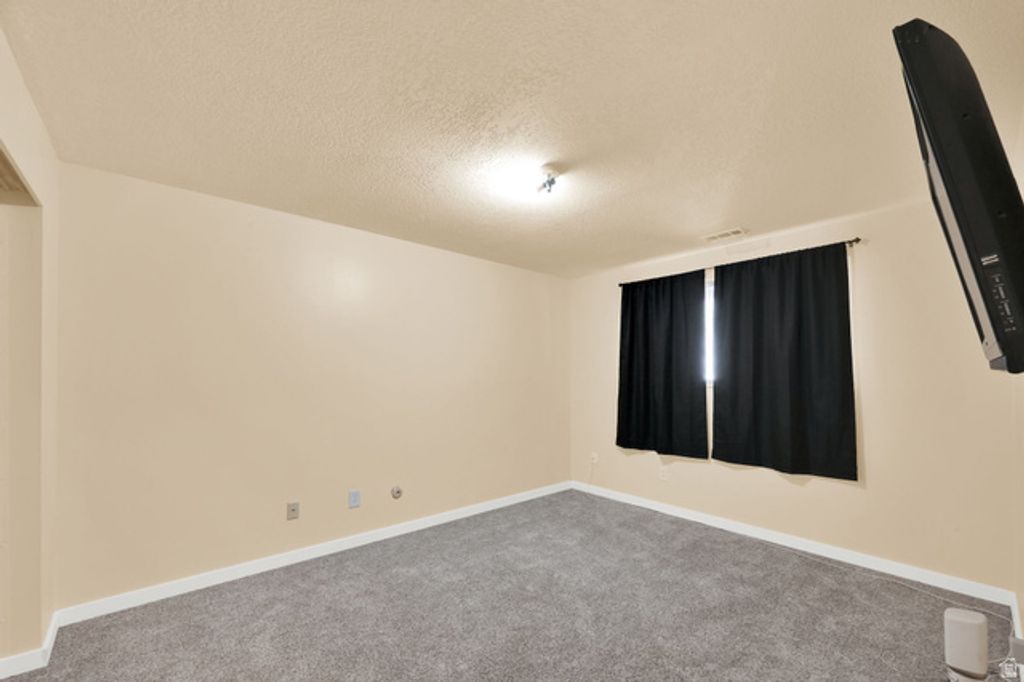 Image 11 of property listing at 865 S 1650 E #A, Clearfield, UT 84015