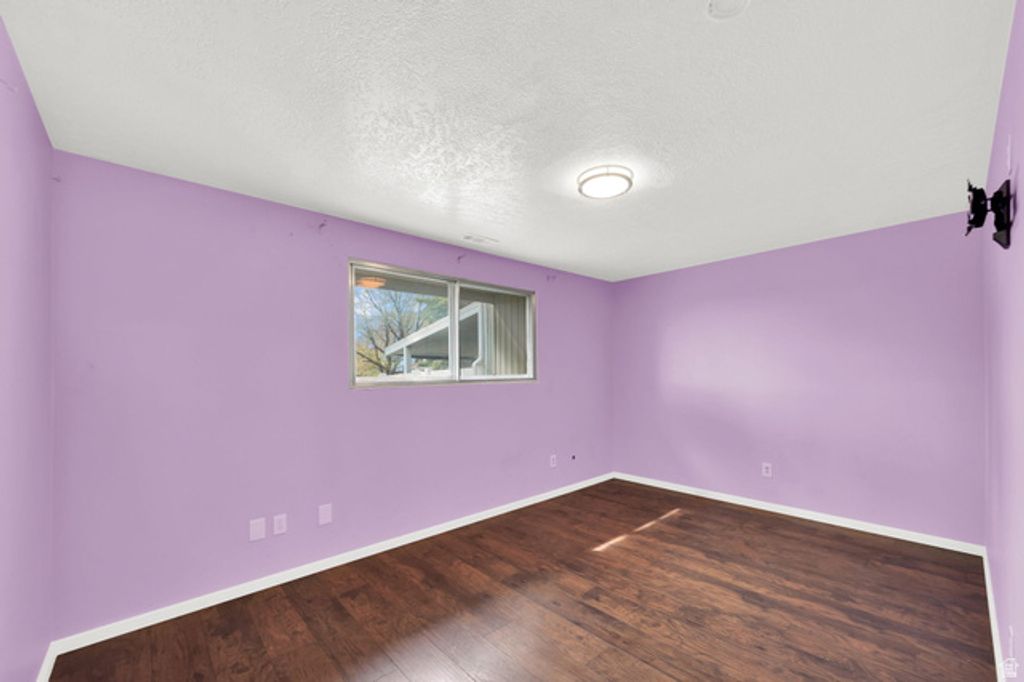 Image 12 of property listing at 865 S 1650 E #A, Clearfield, UT 84015