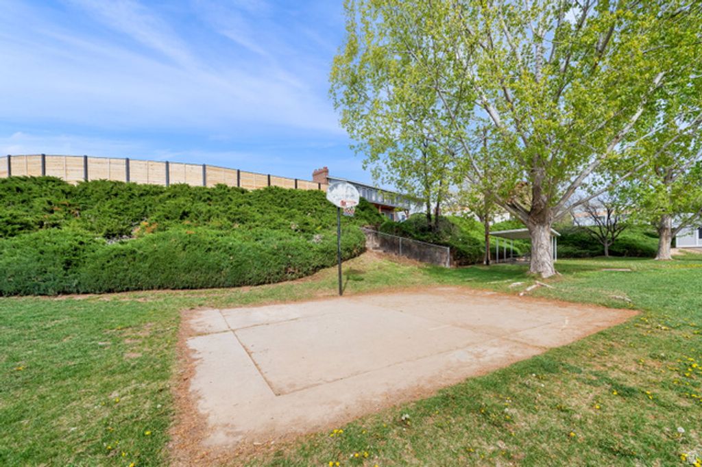 Image 19 of property listing at 865 S 1650 E #A, Clearfield, UT 84015