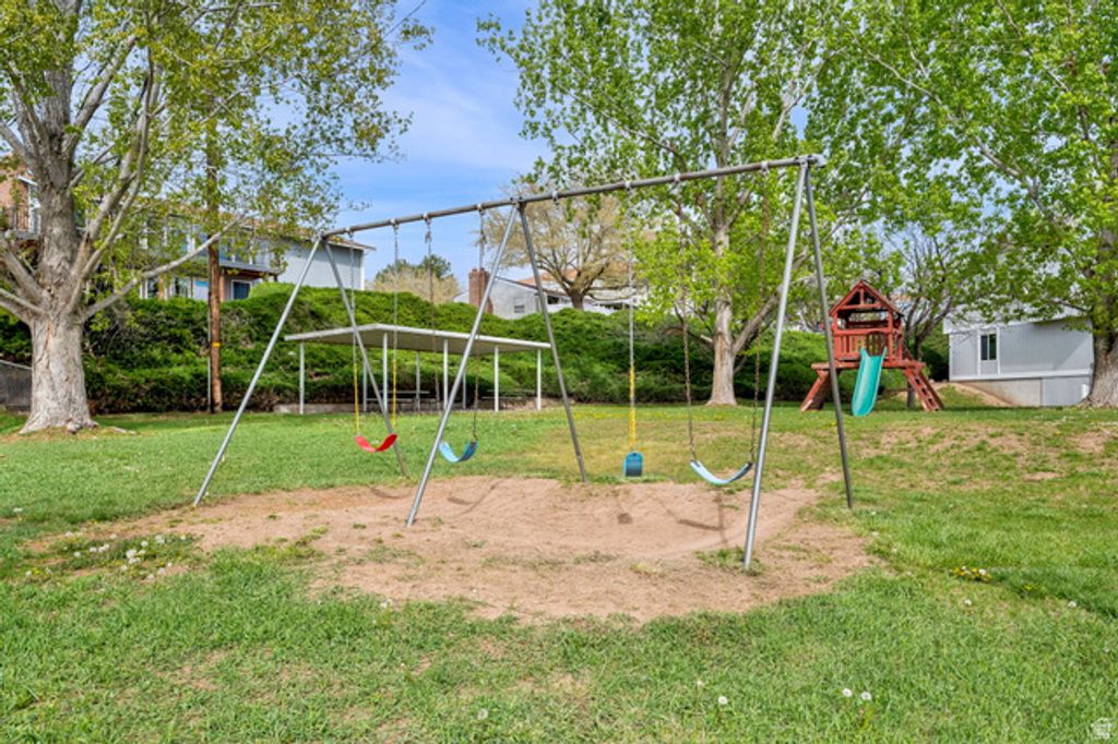 Image 20 of property listing at 865 S 1650 E #A, Clearfield, UT 84015