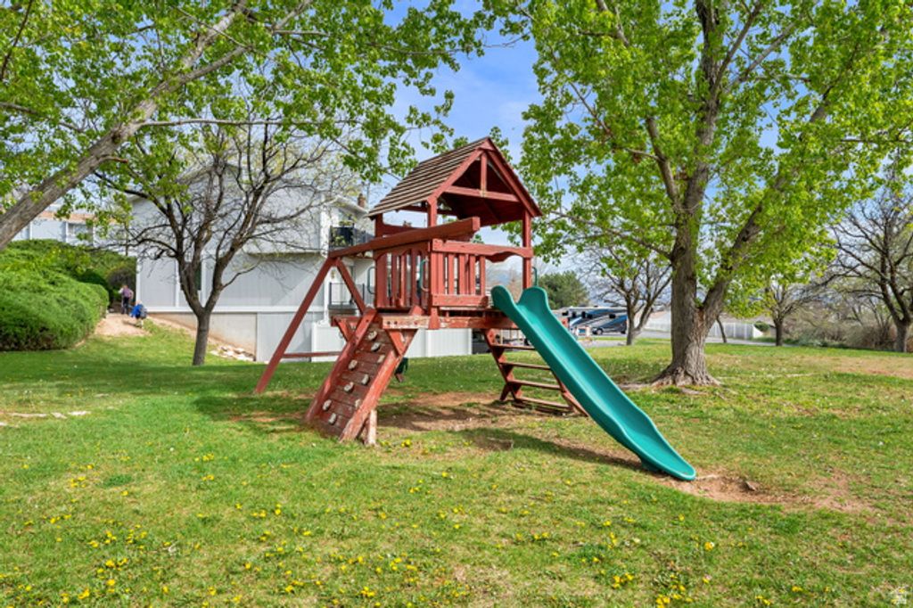 Image 21 of property listing at 865 S 1650 E #A, Clearfield, UT 84015