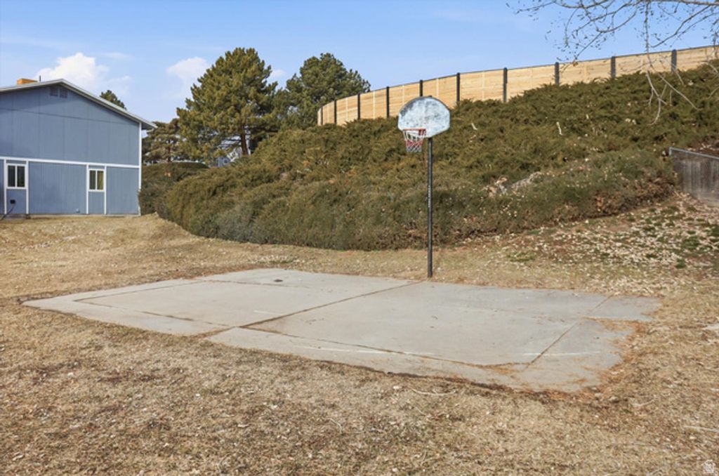 Image 22 of property listing at 865 S 1650 E #A, Clearfield, UT 84015