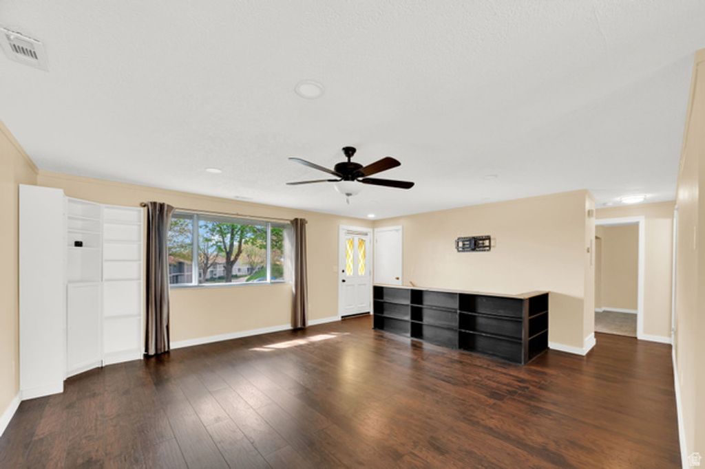 Image 5 of property listing at 865 S 1650 E #A, Clearfield, UT 84015