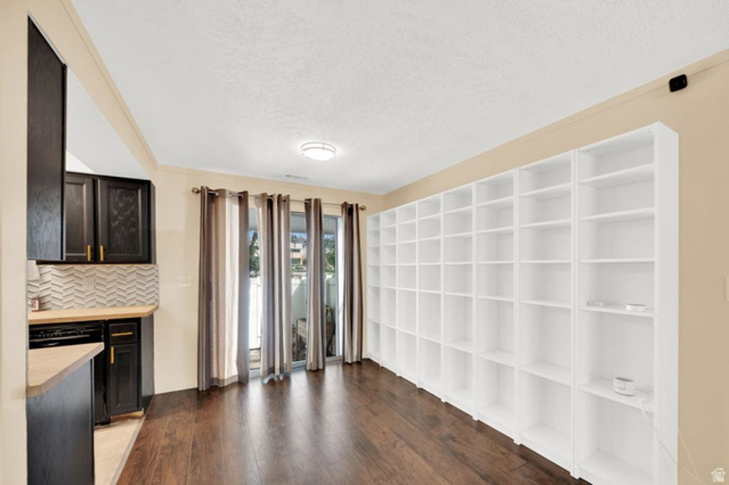 Image 6 of property listing at 865 S 1650 E #A, Clearfield, UT 84015
