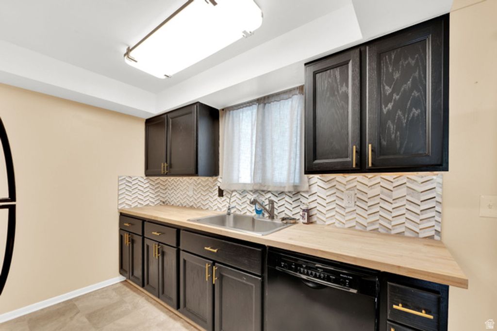 Image 9 of property listing at 865 S 1650 E #A, Clearfield, UT 84015
